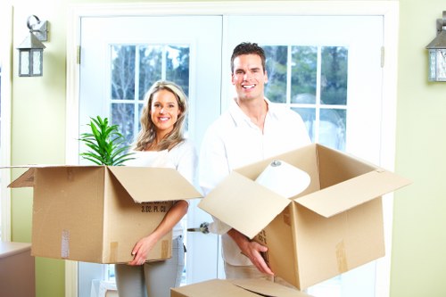 Moving truck for flat and house relocations around Bigginhill